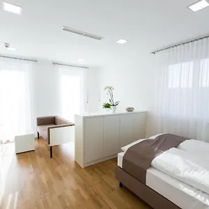 Hotel Shome I Self Check-in I Free Parking, Graz